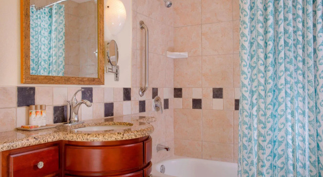 Двухместный номер Standard с балконом и с видом на горы Marriotts Ko Olina Beach Club