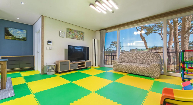 Goseong Pinetree Pension, Boek Pension Hotels in Gangwon-Do met parkeren, Parkeren