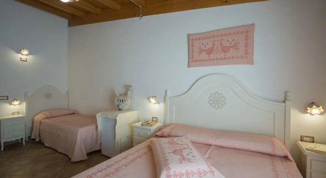 Трёхместный номер Standard с балконом Hotel Barbagia