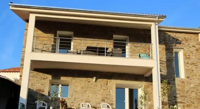 House With 2 Bedrooms in Faílde, With Enclosed Garden Near the Beach, Забронировать Отель Отели Брагансы с парковкой, Парковка
