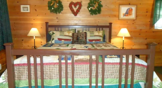 Big Bear Manor Spa Cabins, Varaa Lomakeskus Hotellit Big Bear Lake pysäköinnillä, Pysäköinti