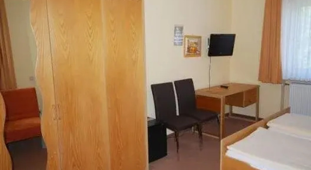 Hotel Adam, Varaa Hotelli Eschborn Taunus