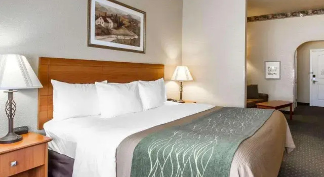 Номер Standard с балконом Comfort Inn & Suites Ukiah Mendocino County