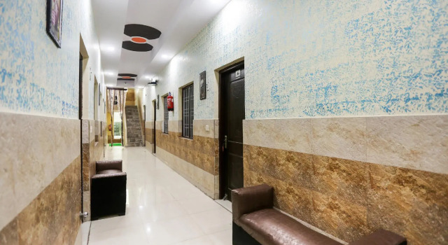 SPOT ON DEL2930 Hotel Kashvi Palace, Забронировать Отель Отели Нью-Дели с парковкой, Парковка