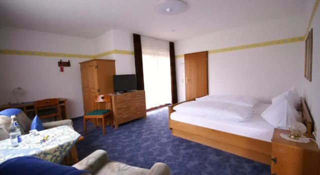 Hotel Weidenau, Забронировать Отель Бад-Орб Шпессарт, рядом с Пешеходный маршрут для хождения босиком