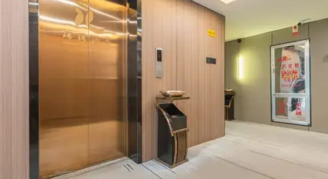 Yizhou Ruijin Hotel (Guanshanhu Park, Guanshanxi Road Subway Station Store)