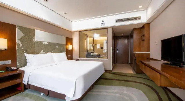 Двухместный номер Standard Holiday Inn Qingdao City Centre by IHG