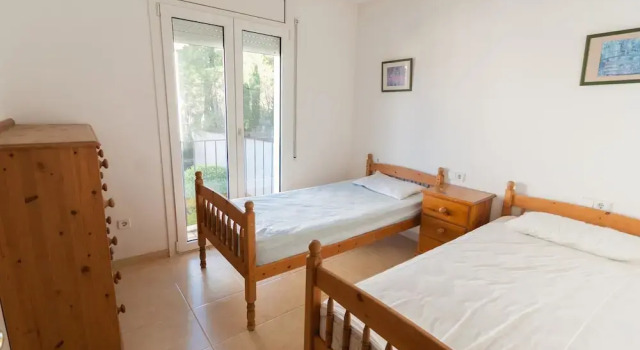 Pretty Holiday Home in L'escala With Swimming Pool
