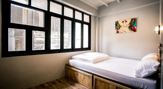 Sleepy Dealer Hostel Bar, Забронировать Хостел Бангкок провинция Бангкок, рядом с Банглампу