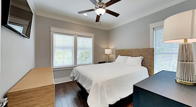 Tofino by Southern Vacation Rentals, Book Feriehus Sommerhuse i Emerald Coast, Hytte
