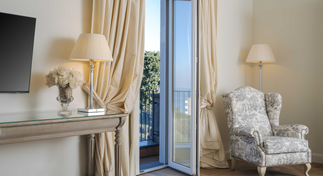 Полулюкс La Tuja Relais du Parc