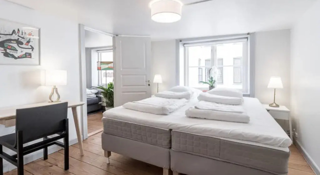★Apt. Centrum of CPH, 50M to Metro, w. Balcony!★