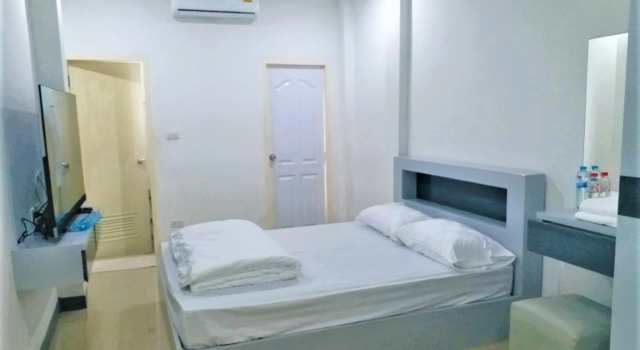 OYO 1159 K and K Apartment, Rezervovat Apartmán Hotely v Central Thailand s parkováním, Parkování