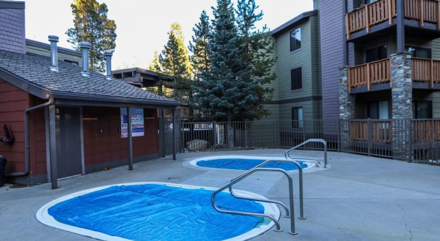 Summit 277 Pet-Friendly, Open Floor Plan, Walk to the Slopes by RedAwning