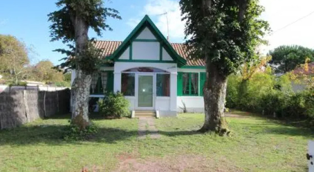 Maison 2 chambres à proximité de la plage, Забронировать Отель Отели Бассен-д'Аркашон с парковкой, Парковка