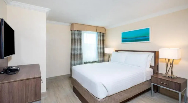 Двухместный люкс Holiday Inn Express & Suites Nassau by IHG