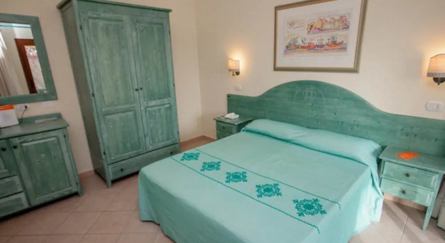 Club Li Cupulatti, Buchen Sie Hotel Agrustos Sardinien