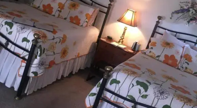 Четырёхместный номер Standard с видом на сад The Richard Johnston Inn & 1890 Caroline House