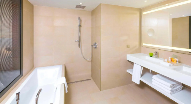 Полулюкс Holiday Inn Algiers - Cheraga Tower by IHG