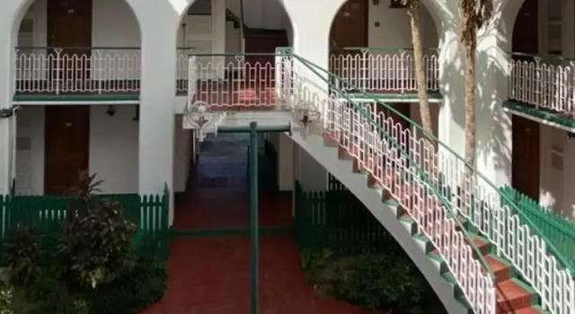 Beautiful 1-bed Beach Side Studio in Montego Bay, Забронировать Апартаменты/квартира Отели Монтего-Бэй с парковкой, Парковка