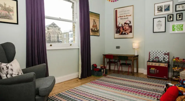 3 Bedroom Family Home Sleeps 6 in Camden