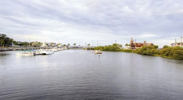 Апартаменты Waterfront Duplex w/ Dock & Views: Near Town!