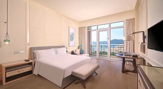 Двухместный номер Deluxe с балконом и с видом на океан Hilton Dalian Golden Pebble Beach Resort