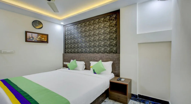 Двухместный номер Standard Treebo Love Shore Residency, Near Lakeshore Hospital