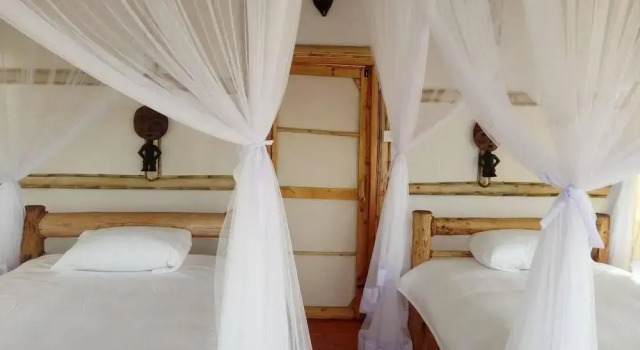 Kazinga Wild Camp, Book Hotel Western Uganda National Parks Western Uganda