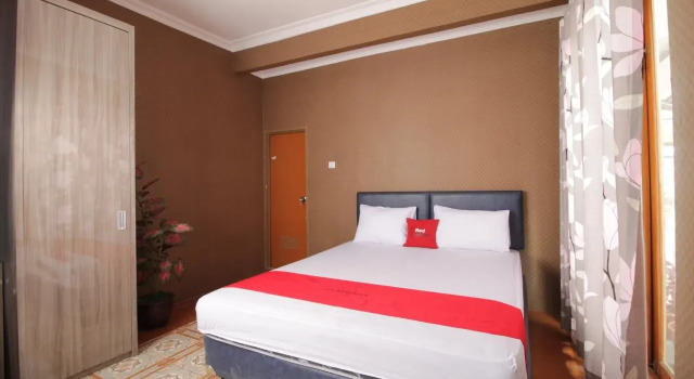 RedDoorz Near Exit Toll Joglo, Book Hotel Jakarta Jakarta Province