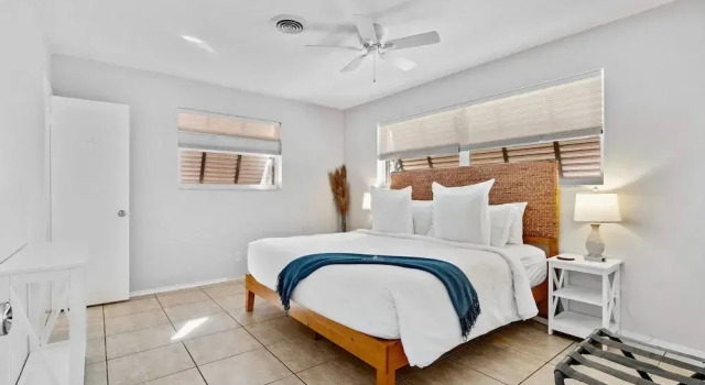 Коттедж Citrus Isles Waterfront Home