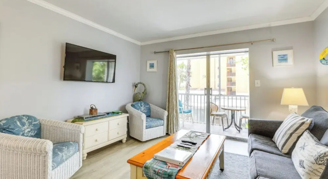 Beach & Pool Access: Gulf Coast Villa w/ Balcony, Rezerwuj Willa Hotele w Longboat Key z parkingiem, Parking