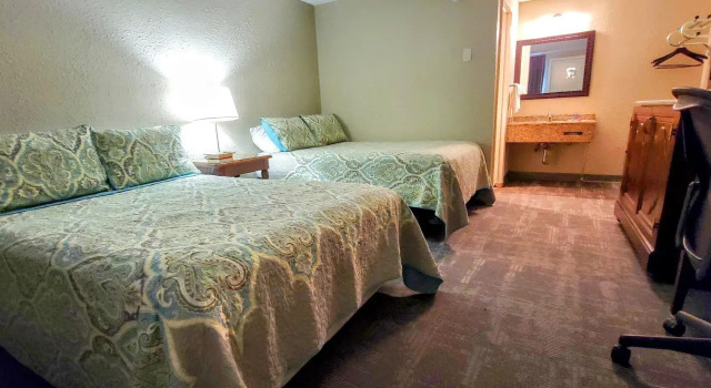 Четырёхместный номер Standard Queen City Inn