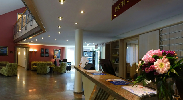 Отель Plaza Inn Schmoeker-Hof