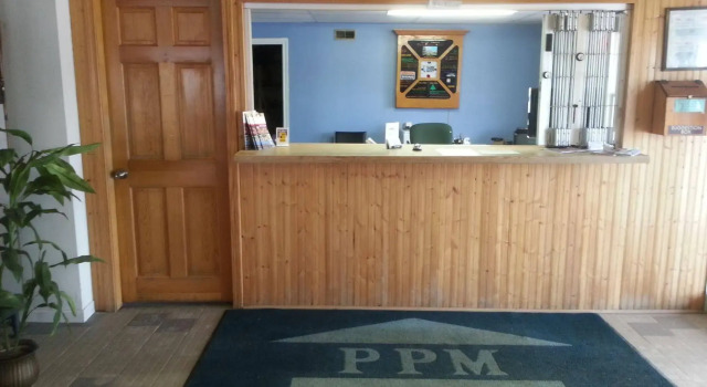 Park Plaza Motel, Забронировать Мотель Отели River Valley с парковкой, Парковка