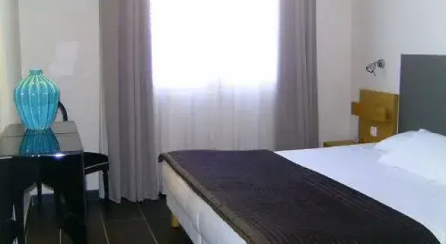 Номер Comfort Hôtel Présent - 200m des Arènes - Encore Mieux