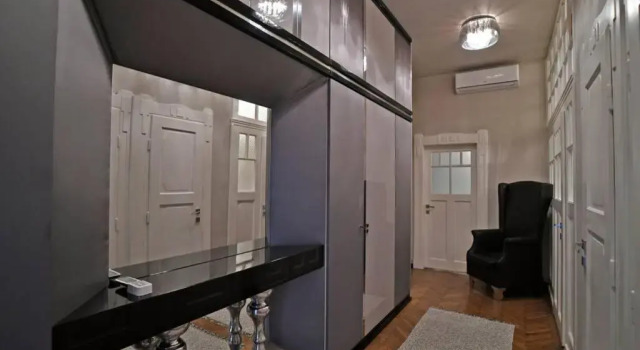 Апартаменты Luxuryflat Near Centre On118 Sqm, 3br,2bth,8bed,Ac