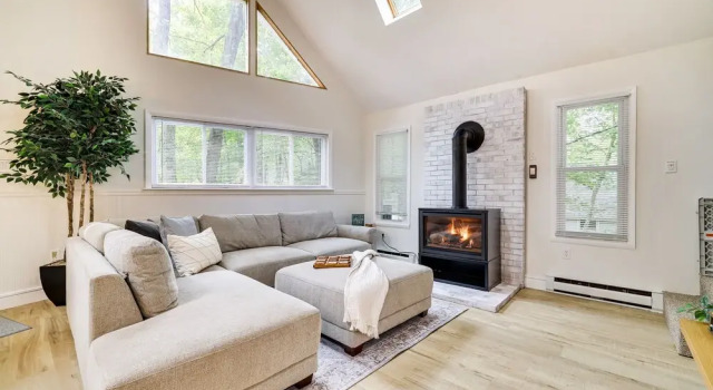 Lake Access, Fire Pit & Game Room: Poconos Gem