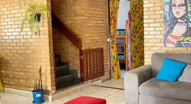 Кровать в общем номере Pousada São Jorge 1 MIN A PÉ DA PRAIA Casa de família, simples e aconchegante, Na Av principal da praia café disponível até 12hs cozinha completa e churrasqueira disponível para uso ar cond das 20hs as 8 30