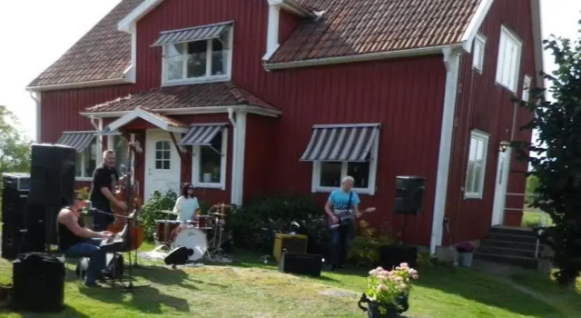 Backgårdens Turism & Kultur, Book Hotel  