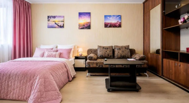 Apartamenty Pyat Zvezd Bezuprechno dazhe v detalyakh, Book Lejlighed Hoteller i Chelyabinsk med parkering, Parkering
