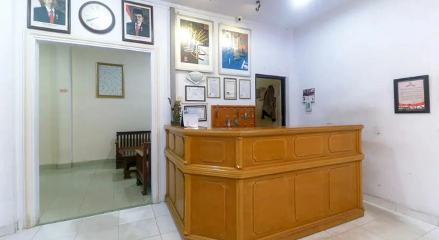 RedDoorz Plus near WTC Batanghari Mall