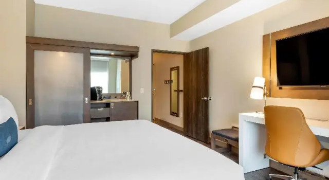 Двухместный люкс с 2 комнатами DoubleTree by Hilton Summerville Nexton