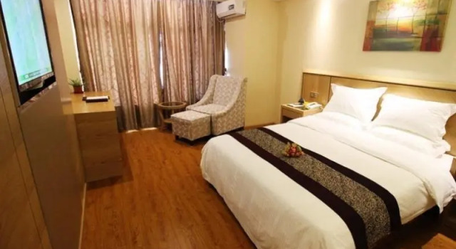 GreenTree Inn Jiangsu Wuxi Huishan High-Speed Rail Qianzhou Chongwen Road Business Hotel, 预订 酒店 堰桥 江苏