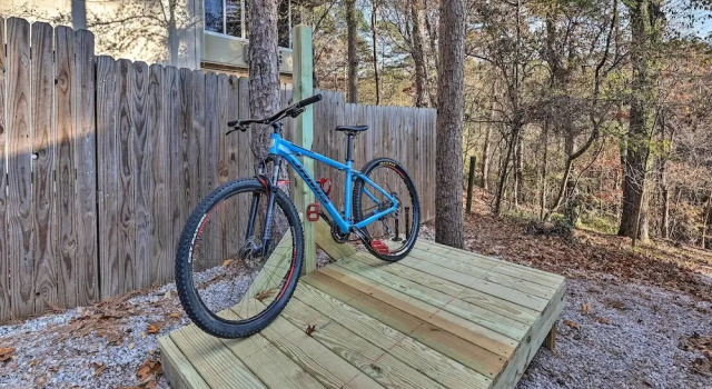 Hike, Bike & Unwind: Bella Vista Family Home!