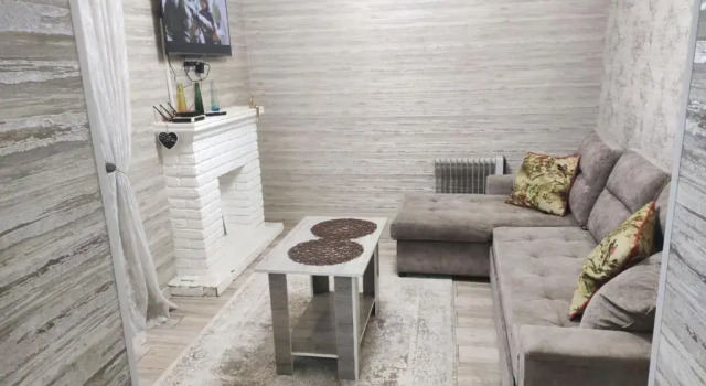 Комфортный дом до 4х человек. Есть парковка на 2 машины, Wi-Fi, TV.