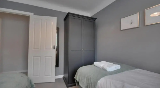 Mauve - 2 Bedroom Apartment on Peninsula, Book Apartment Poole Dorset