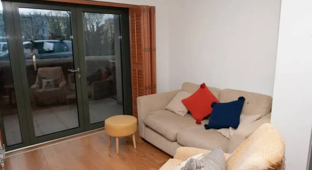 Modern 1 Bedroom Whapping Flat