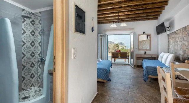 Трёхместный номер Superior Agnanti Beach Apartments