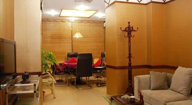 Cuizhu Hotel, Rezerwuj Hotel Hotele w Shenzhen z parkingiem, Parking